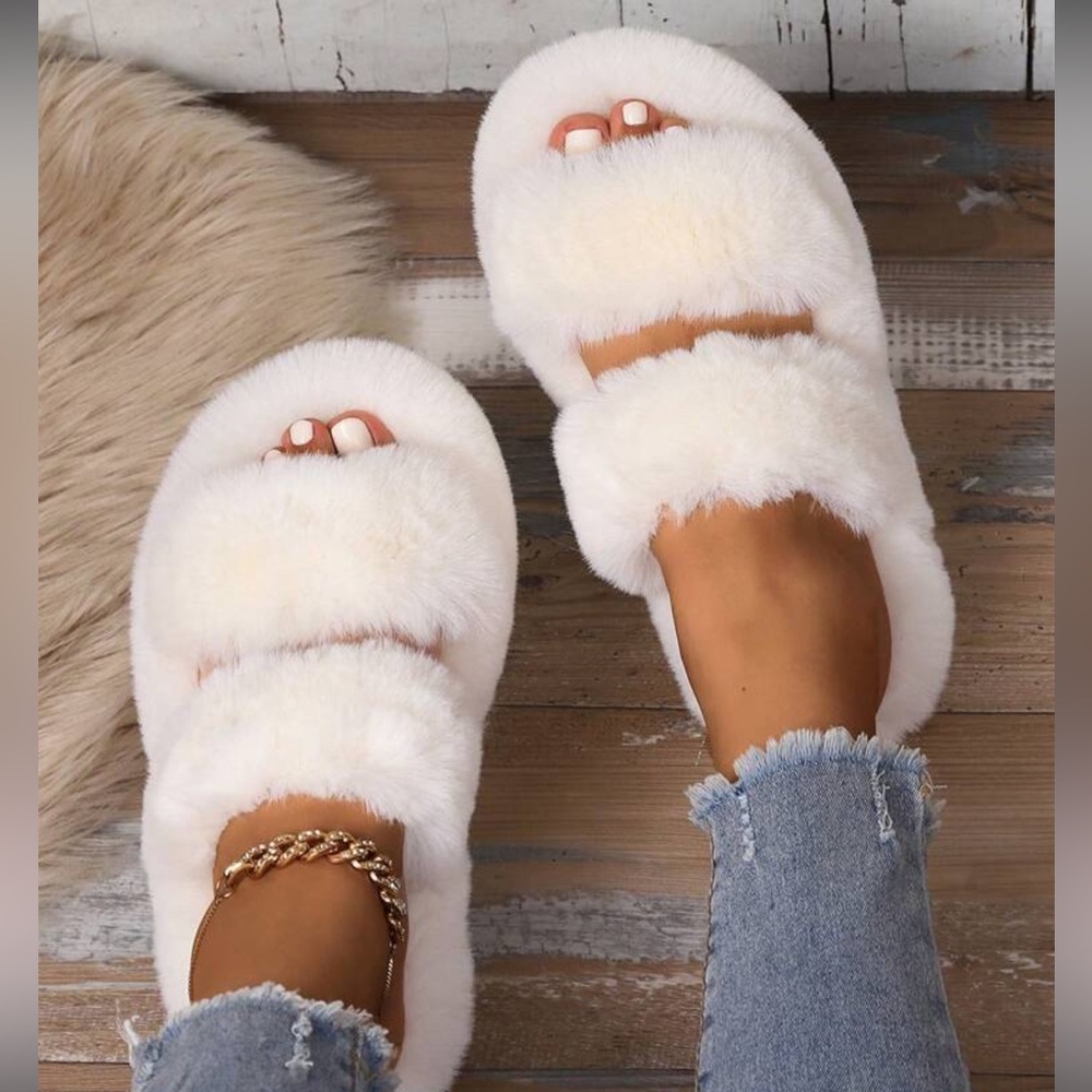 SHEIN Women's Cream Fuzzy Slippers 7 1/2 & 8